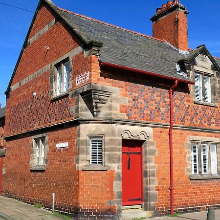 30 Overleigh Road Chester Exterior photo